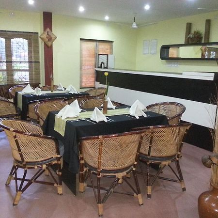 Aquarock Hotel Kazhakuttam Esterno foto