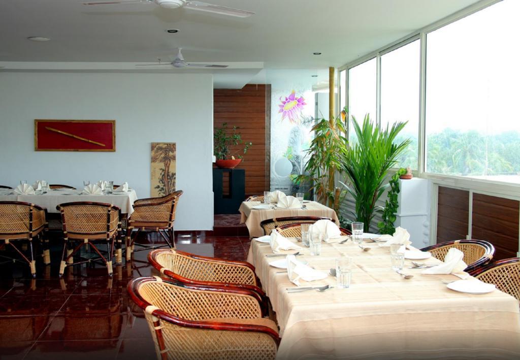 Aquarock Hotel Kazhakuttam Esterno foto