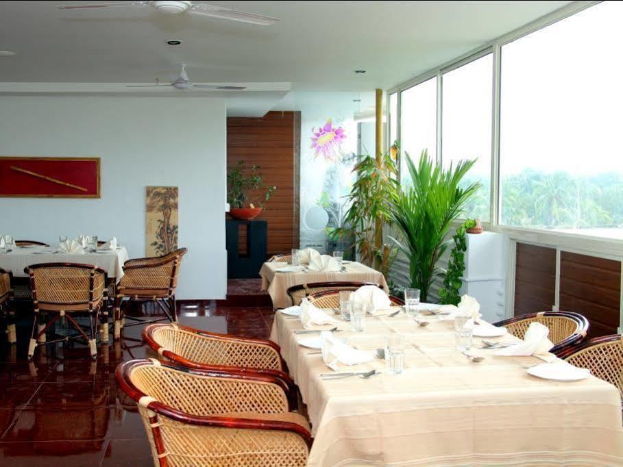 Aquarock Hotel Kazhakuttam Esterno foto
