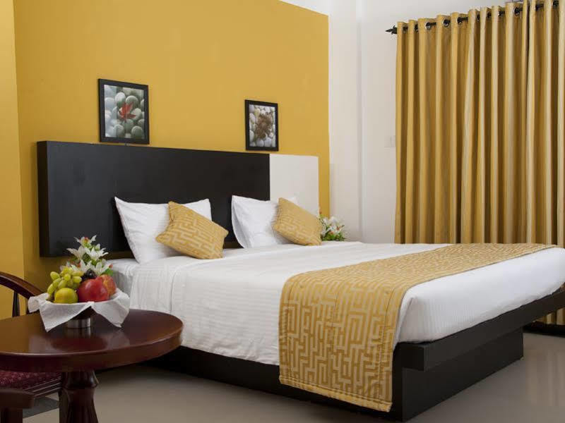 Aquarock Hotel Kazhakuttam Esterno foto
